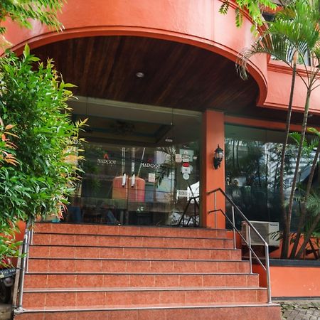 Reddoorz @ Jalan Jaksa Hotel Jakarta Exterior photo