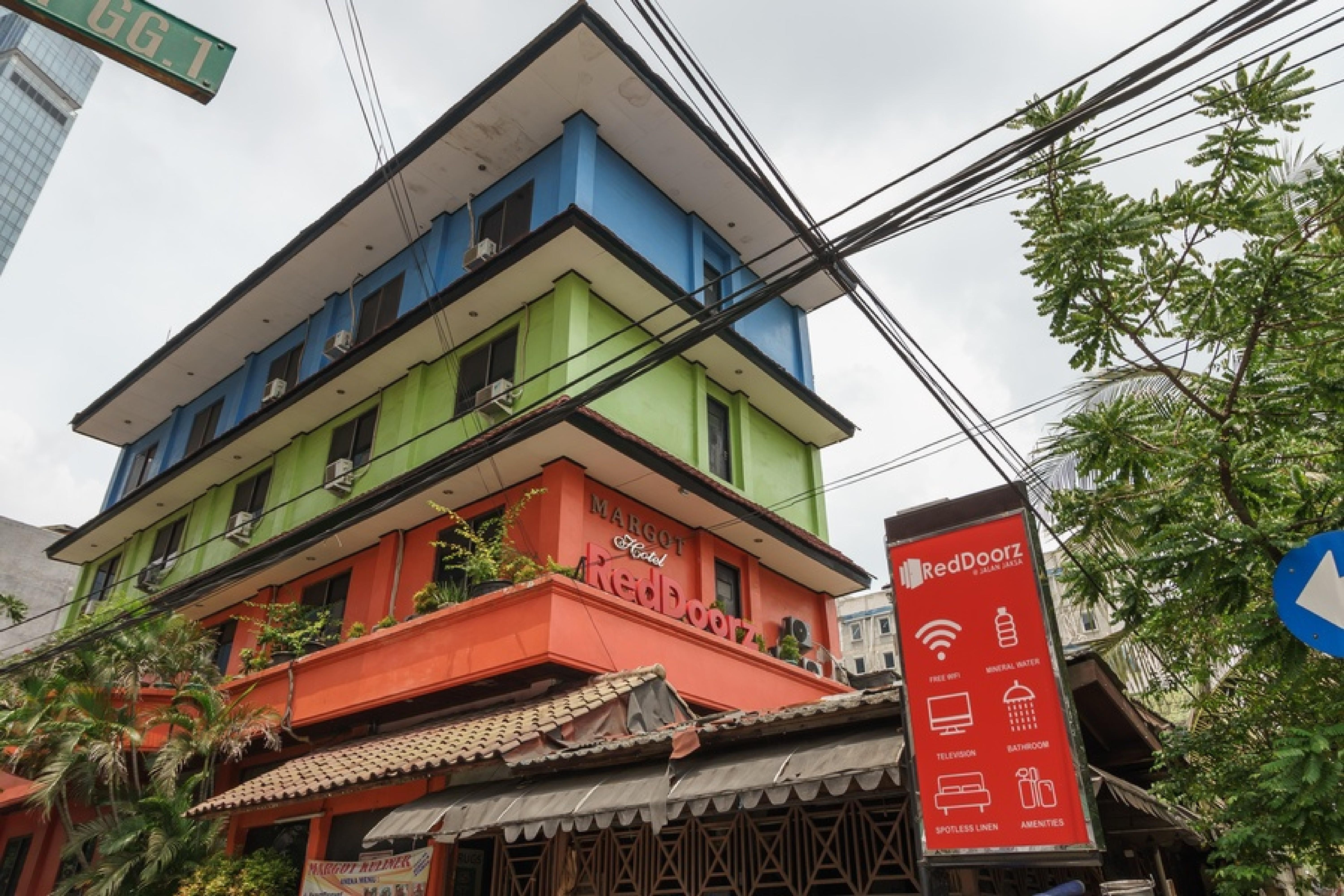 Reddoorz @ Jalan Jaksa Hotel Jakarta Exterior photo